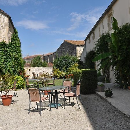Hotel Du Donjon Aulnay  Zewnętrze zdjęcie