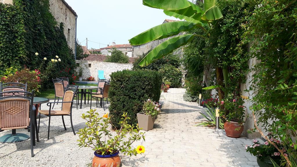 Hotel Du Donjon Aulnay  Zewnętrze zdjęcie