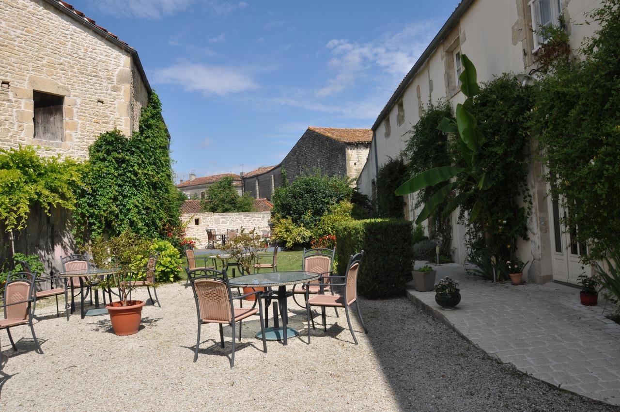 Hotel Du Donjon Aulnay  Zewnętrze zdjęcie