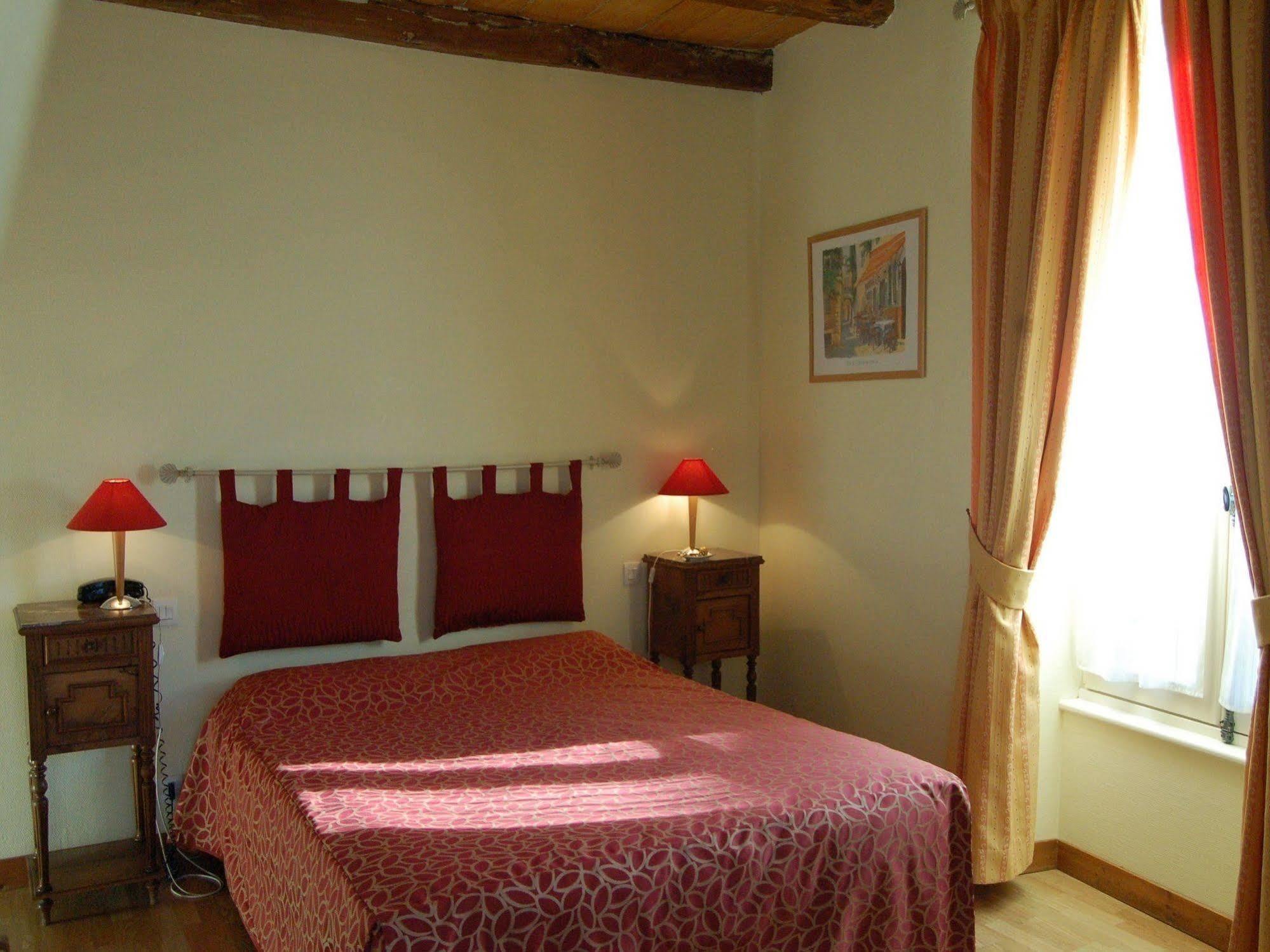Hotel Du Donjon Aulnay  Zewnętrze zdjęcie